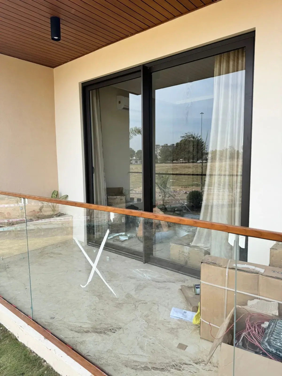 Glaszwork Toughened Glass Partition